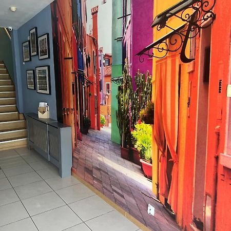Artmotel & Bistro Хацег Екстер'єр фото