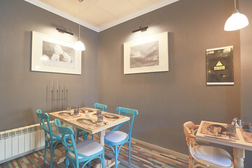 Artmotel & Bistro Хацег Екстер'єр фото