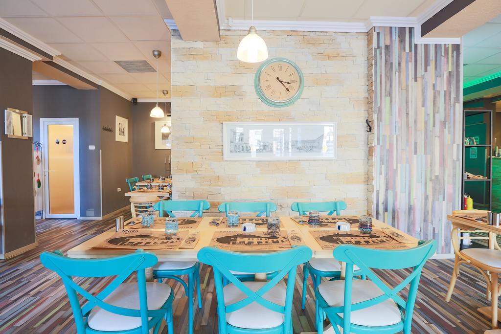 Artmotel & Bistro Хацег Екстер'єр фото