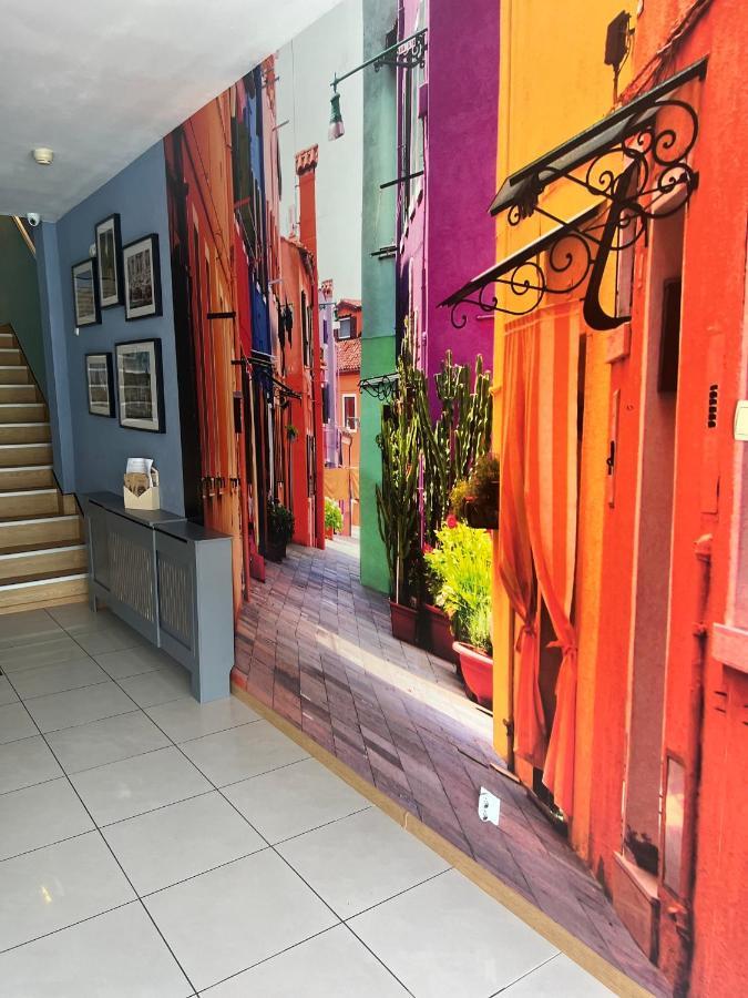 Artmotel & Bistro Хацег Екстер'єр фото