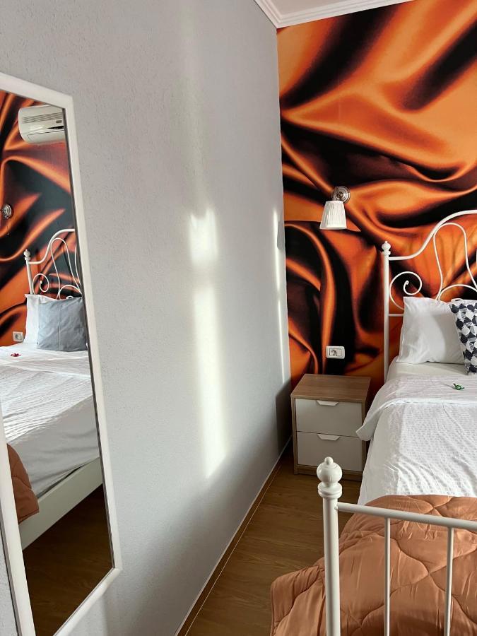 Artmotel & Bistro Хацег Екстер'єр фото
