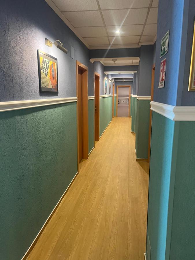 Artmotel & Bistro Хацег Екстер'єр фото