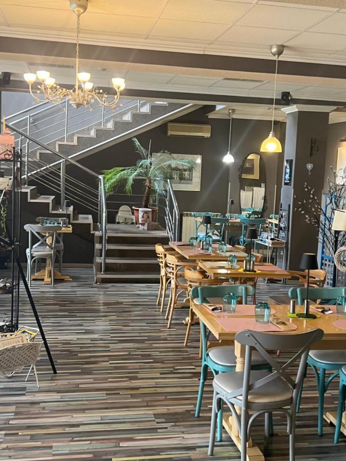 Artmotel & Bistro Хацег Екстер'єр фото