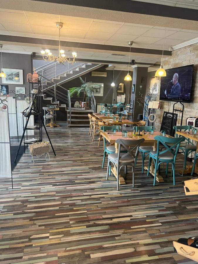Artmotel & Bistro Хацег Екстер'єр фото