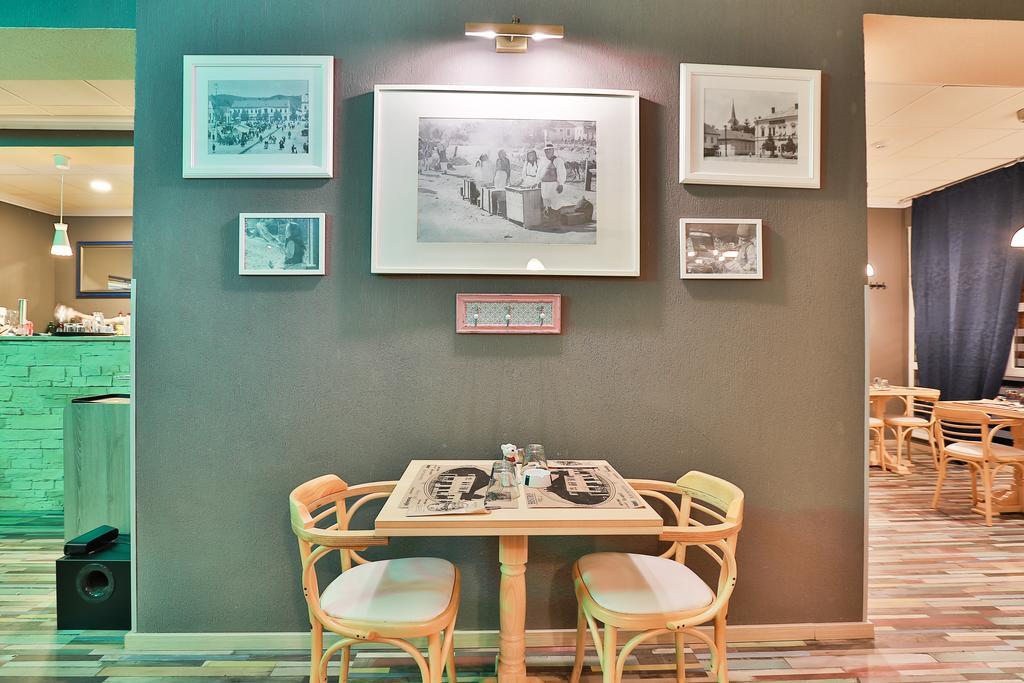 Artmotel & Bistro Хацег Екстер'єр фото