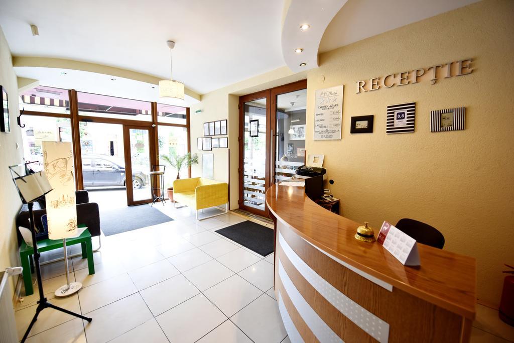 Artmotel & Bistro Хацег Екстер'єр фото