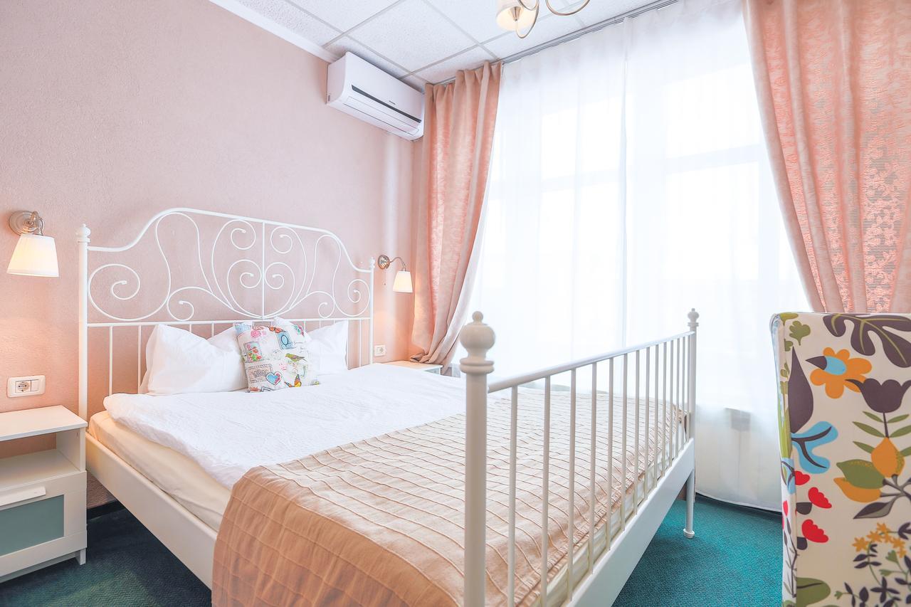 Artmotel & Bistro Хацег Екстер'єр фото